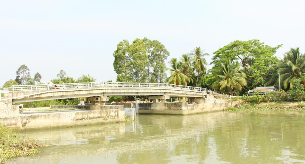 Cống ấp Ruột Ngựa sẽ được đóng lại để ngăn mặn trữ ngọt khi độ mặn lên cao. 