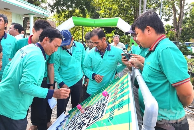 Một trò chơi có thưởng trong sự kiện 'Phú Nông kết nối' tại tỉnh Đồng Tháp ngày 12/10. Ảnh: Ngọc Hân.